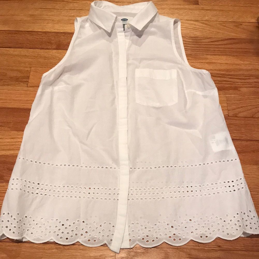 Old navy sleeveless eyelet - Picture 1 of 3